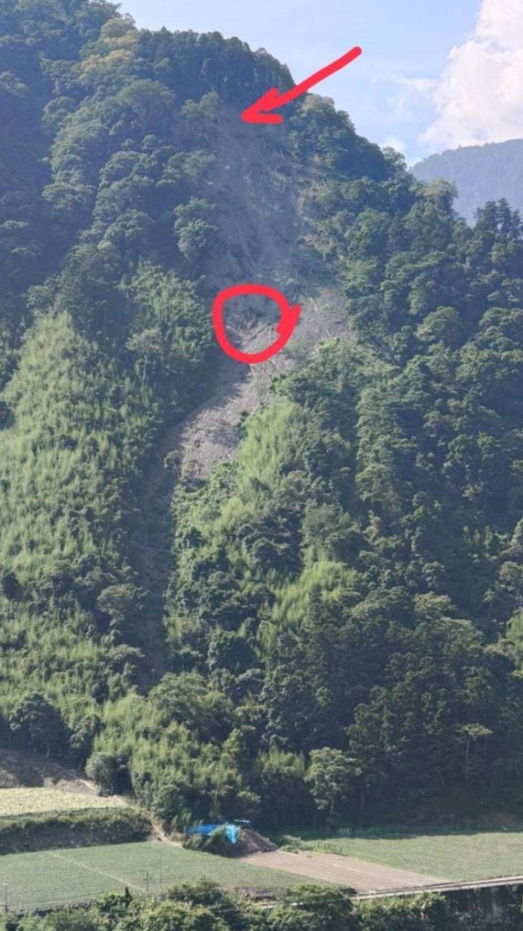 登山客跌落70米,警消順利完成搶救任務。(圖/警方提供)