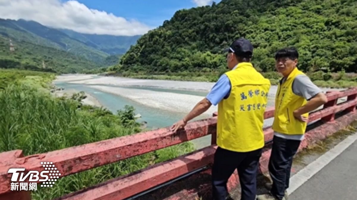 堰塞湖居民往哪撤?萬榮鄉長:明利國小與馬太鞍活動中心。(圖/TVBS)