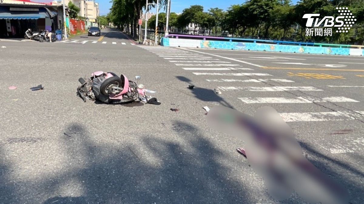 高雄女騎士碰撞貨車!噴飛「倒臥血泊」 送醫搶救仍不治