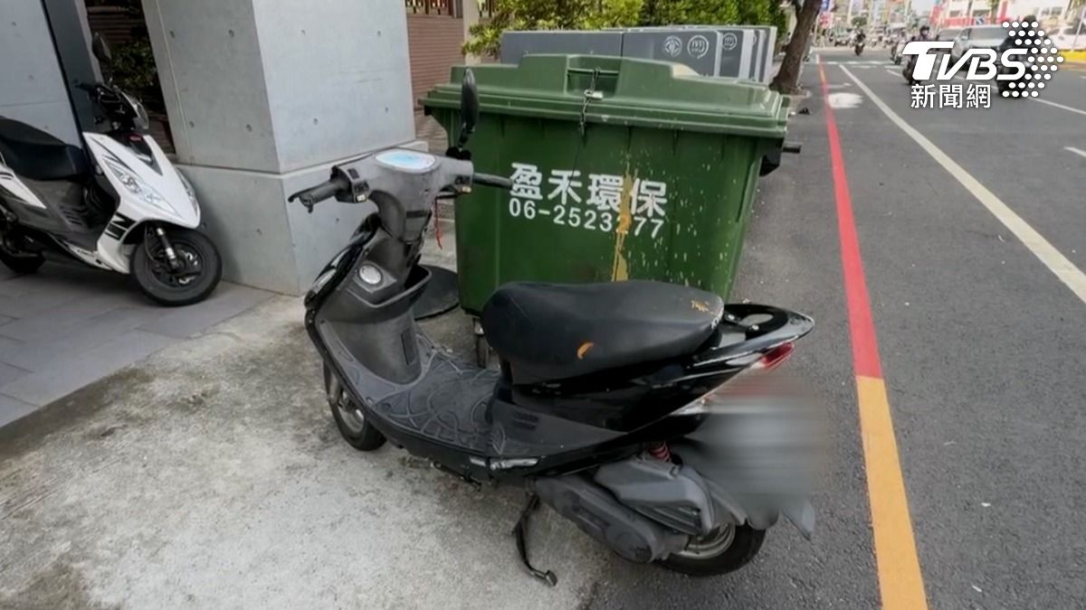 遭車輛輾過的女騎士經警方調查是無照騎車，肇事逃逸的65歲葉姓女駕駛直到晚間11點多才到案說明。（圖／TVBS）