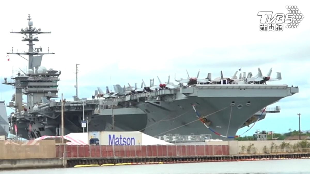 第30屆環太軍演將登場，美軍羅斯福號航艦停泊在夏威夷珍珠港。（圖／TVBS）