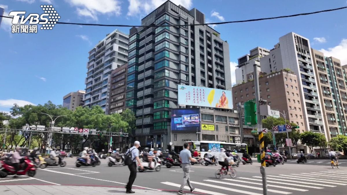 台股夯,央行示警「四貸同堂」風險。(圖/TVBS)