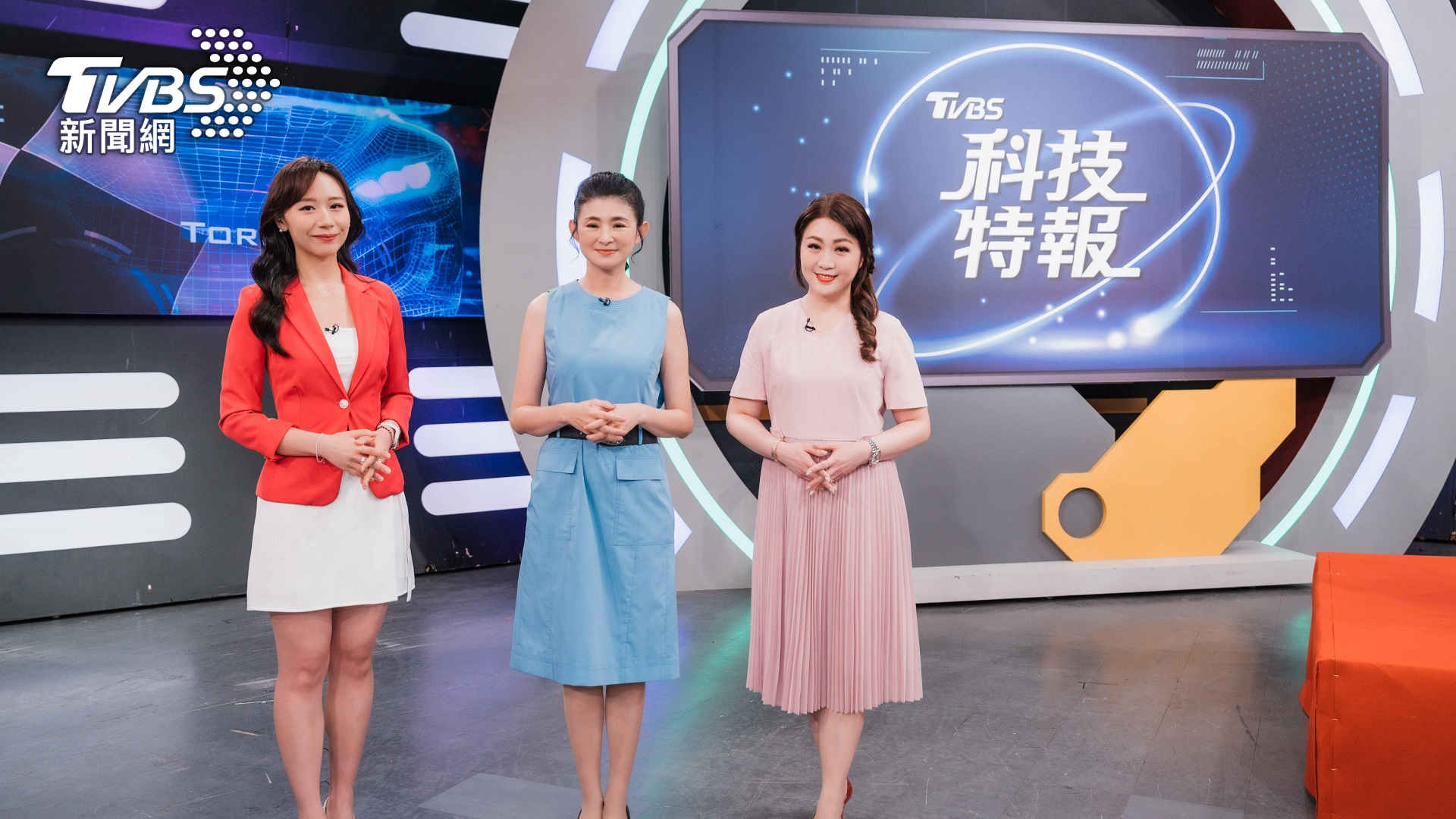 TVBS科技特報,由趙慶翔(左)、蘇宗怡(中)、黃斐瑜(右)共同擔任主持人(圖_TVBS)