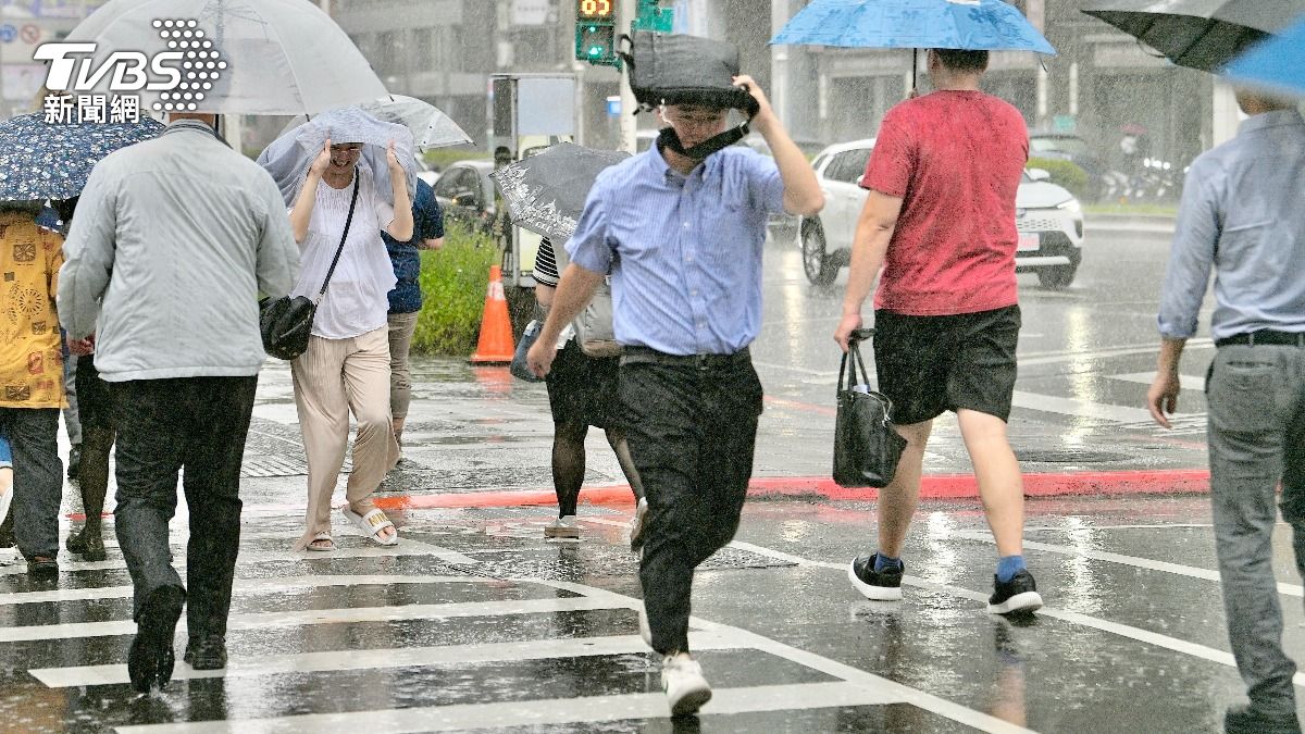 天氣/國家警報響!高屏雨量「紫爆」 粉專警:3縣市淹水機率高