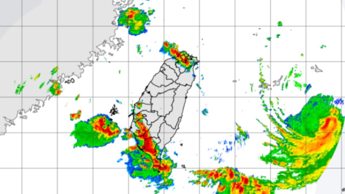 天氣/米克拉北上雨彈開炸!9縣市豪雨特報 屏東防大豪雨
