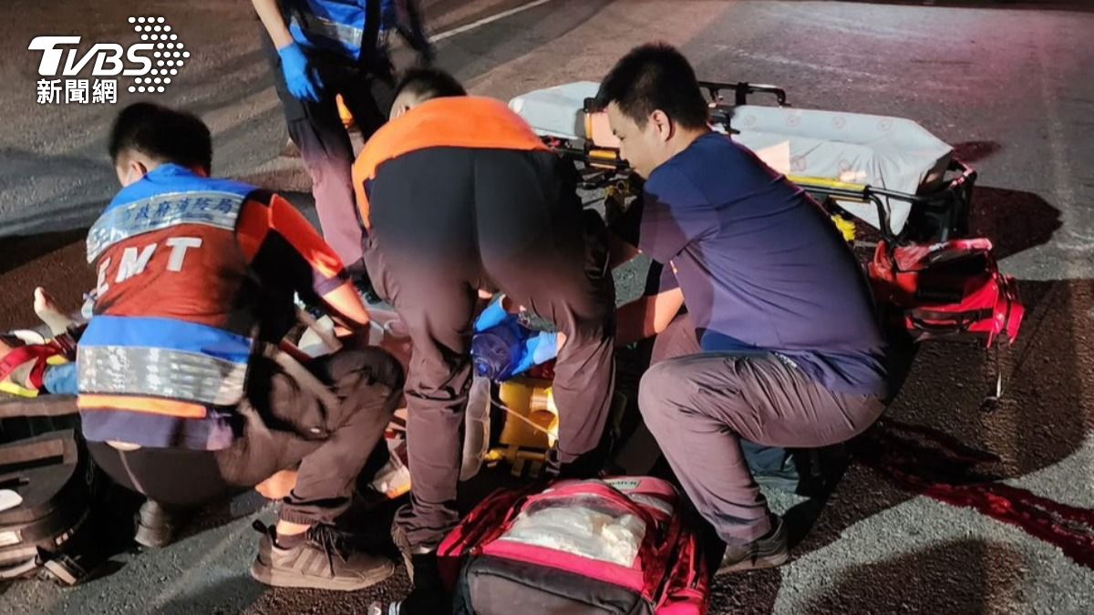 警消獲報到現場緊急搶救。(圖/TVBS)