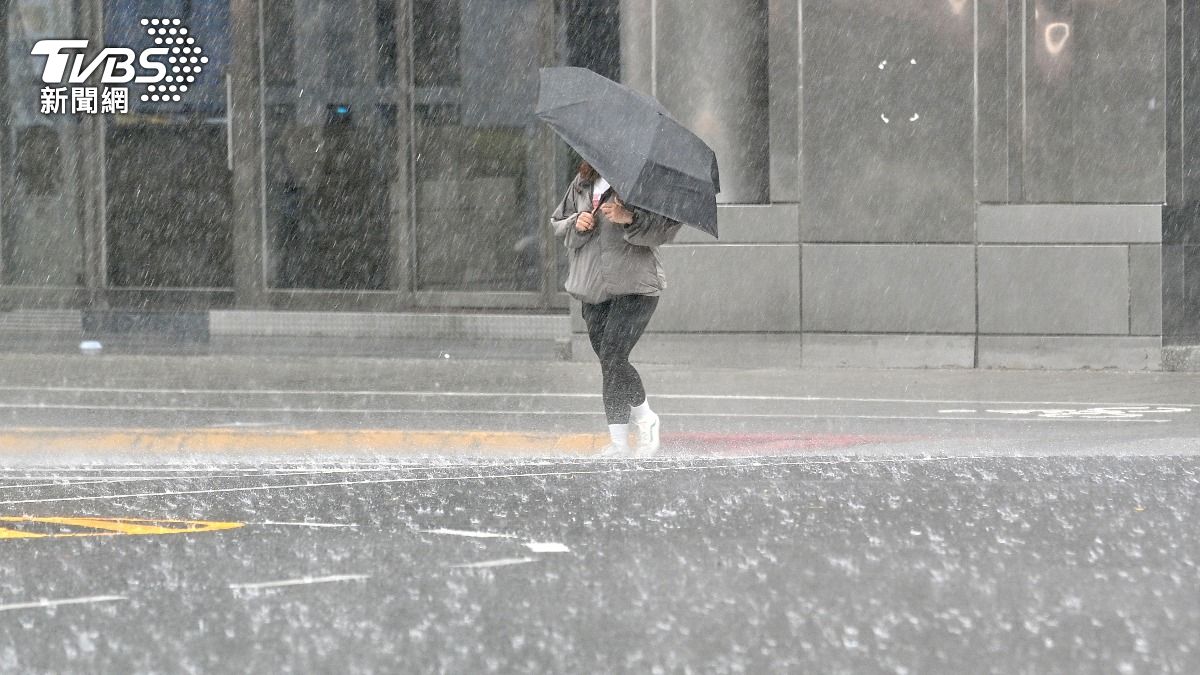 天氣/巴威颱風炸雨彈!20縣市豪大雨特報下到明天 5地紫爆了