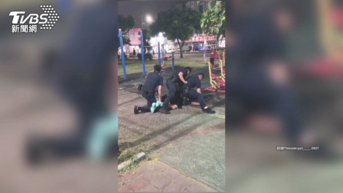 籃球場變格鬥場！男遭批球技差動手。(圖／民眾提供)