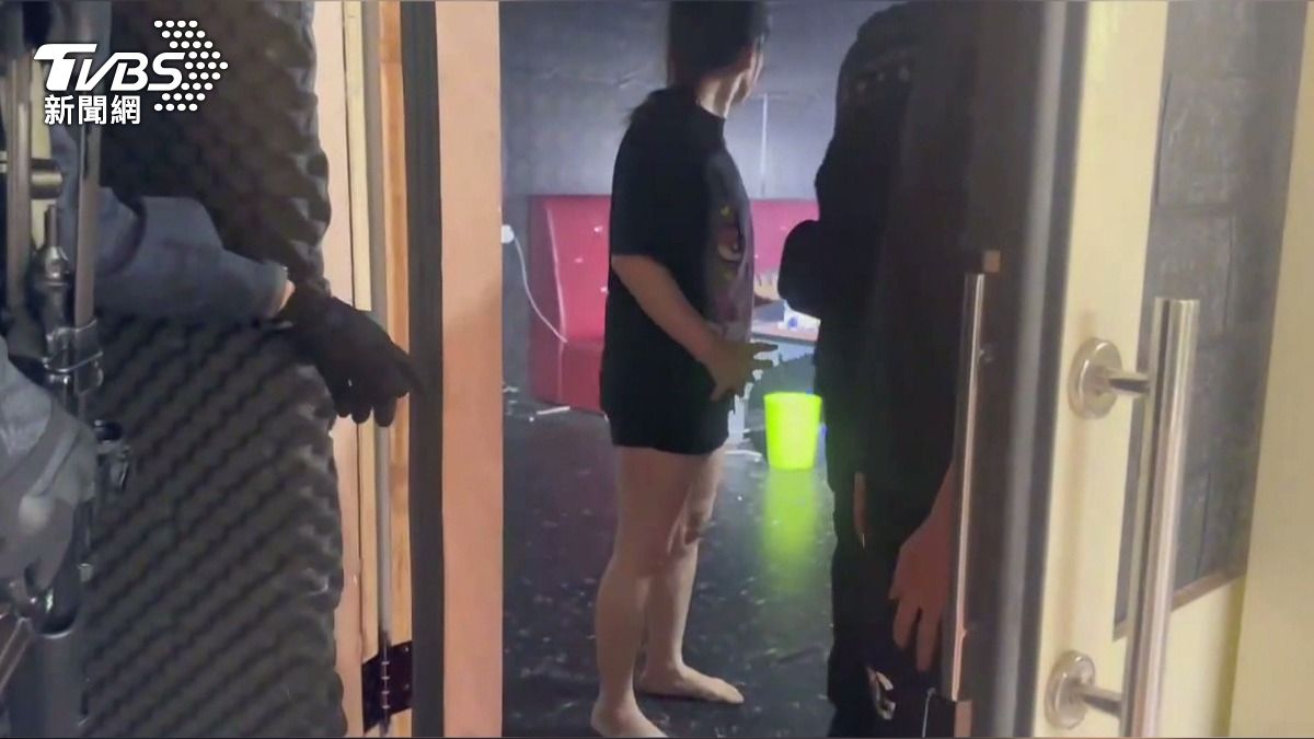 門貼隔音棉開趴!移工毒趴「渾然不知」。(圖/TVBS)