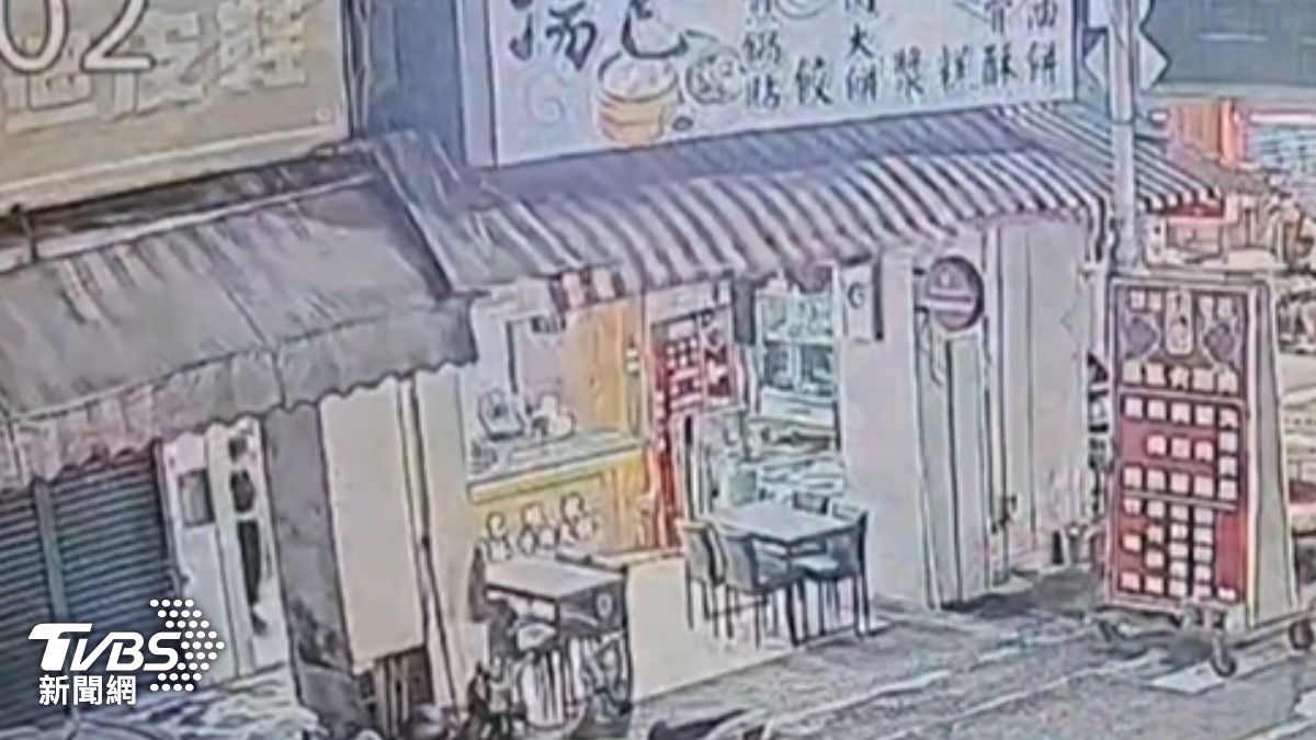 湯包店氣爆畫面曝光!瓦斯員工30%燒燙傷。(圖/TVBS)