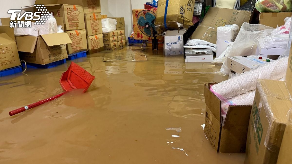 台北市內湖區淹水狀況。（圖/潘建樺攝）
