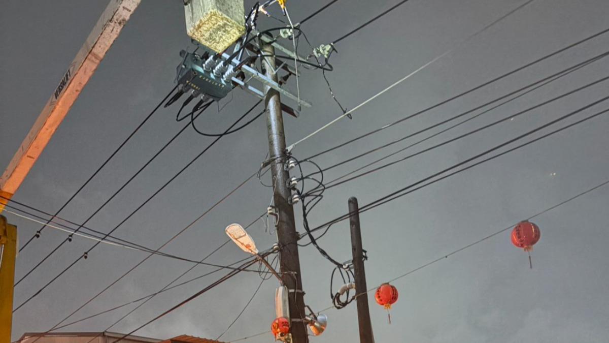 雷雨狂轟高雄！仁武區1098戶停電　搶修後已復電