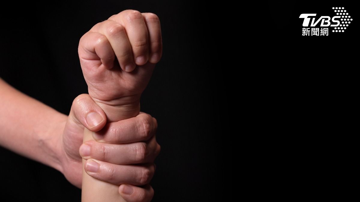 虐死2歲童案二審，吳姓男子與陳姓女子認罪，請求輕判。（示意圖／shutterstock達志影像）