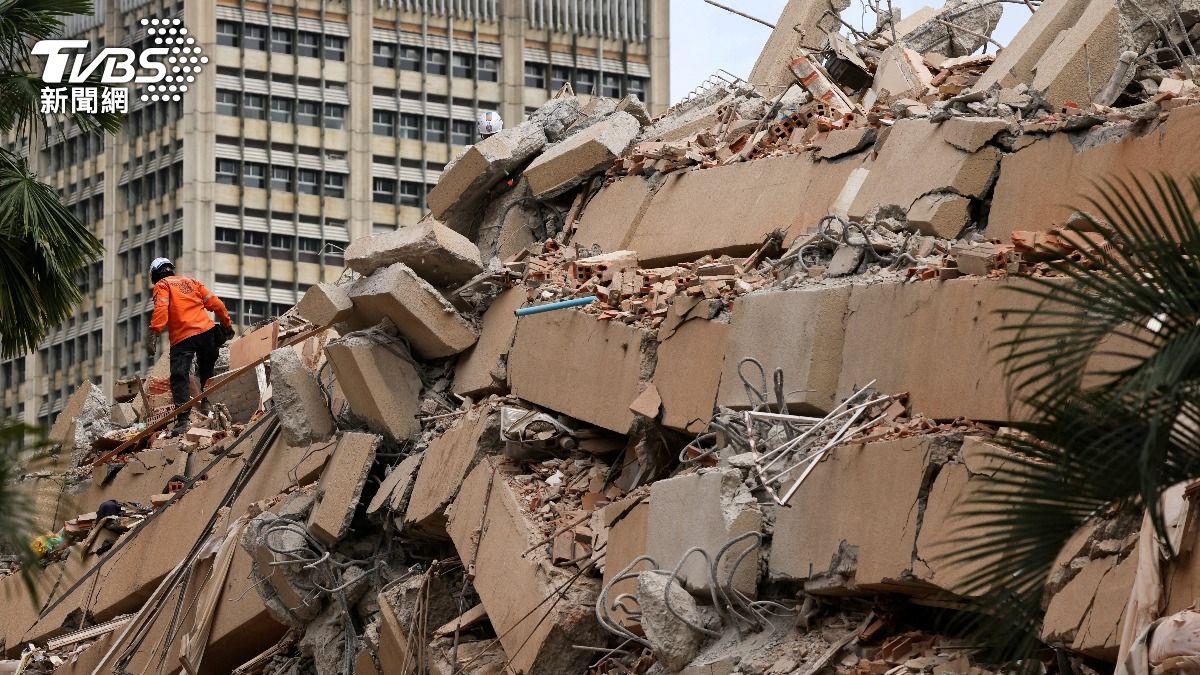 委內瑞拉強震發生後，多地建築倒塌，許多民眾的家園被夷為平地。（圖／達志影像路透社）