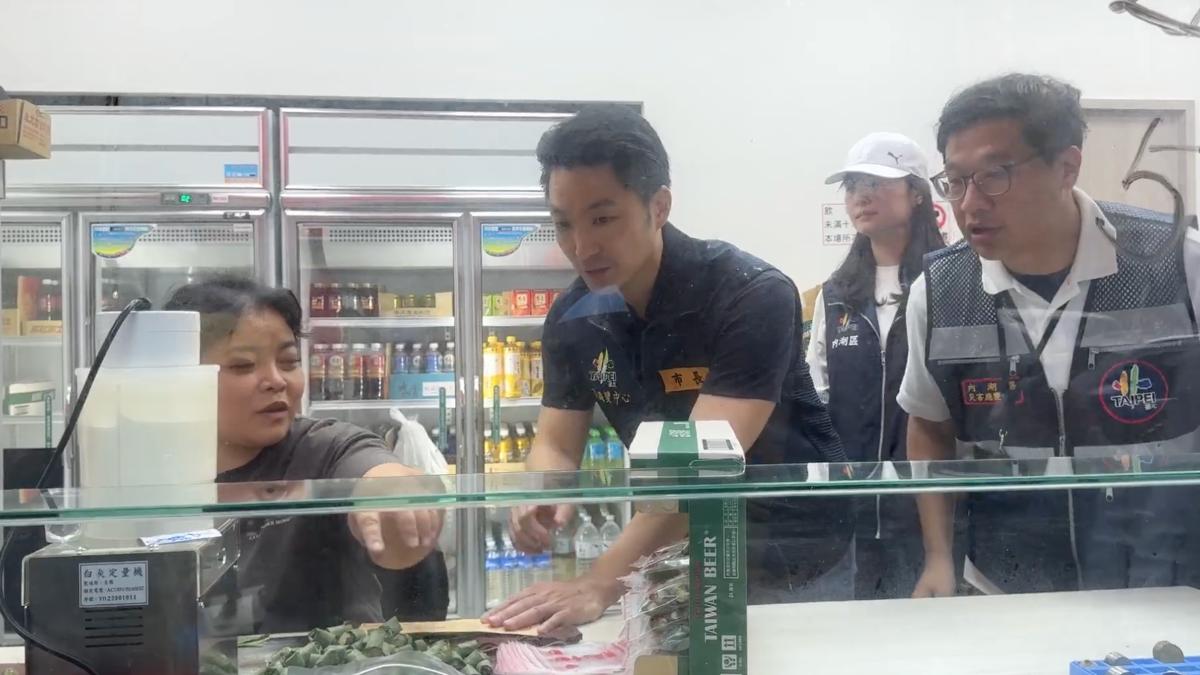 台北市長蔣萬安赴內湖視察淹水復原狀況。（圖/台北市政府提供）