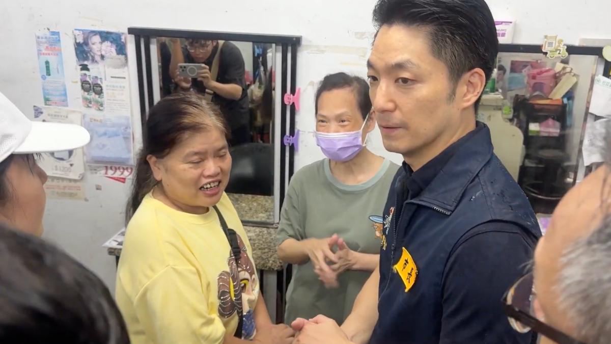 台北市長蔣萬安赴內湖視察淹水復原狀況。（圖/台北市政府提供）