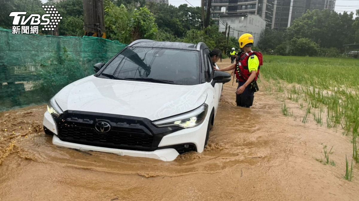 快訊/豪雨襲新竹!竹北率先停班停課後 5鄉鎮跟進