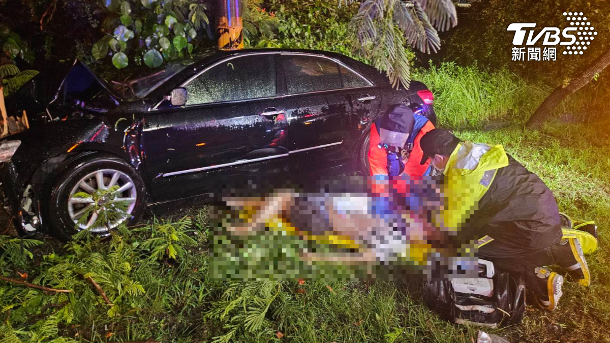 台1線雨夜斷魂!台南小客車打滑猛撞路樹 男駕駛受困慘死