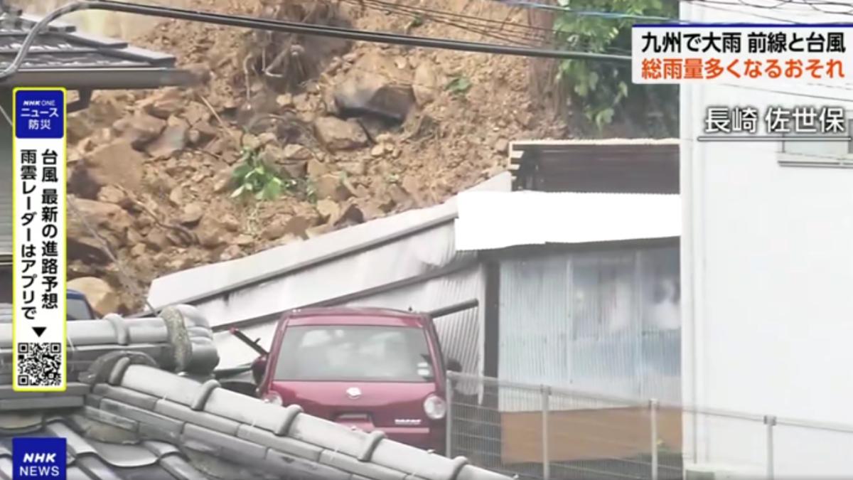 九州長崎縣土石崩落壓毀房屋。（圖／翻攝 NHK）