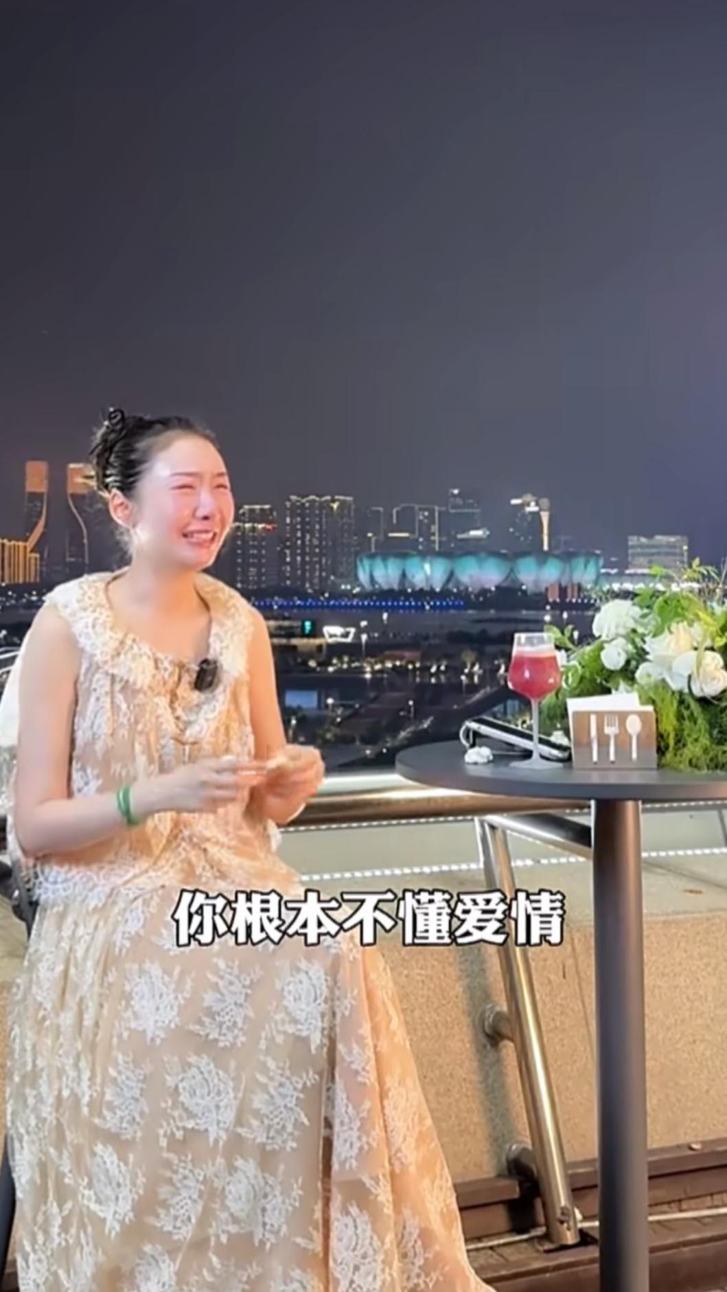 陳露痛哭回憶和霍尊分手的內幕。(圖/翻攝自陳露微博)