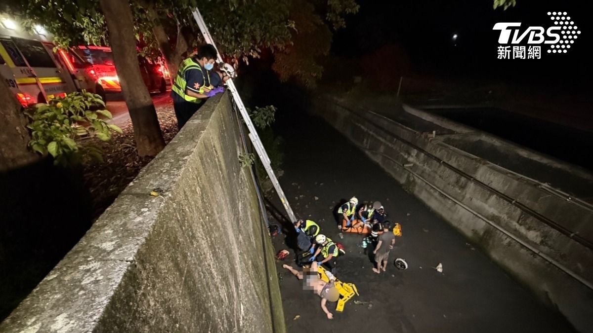 凌晨飛車撞護欄！南投3男噴飛墜圳溝　2騎士「酒駕+無照」