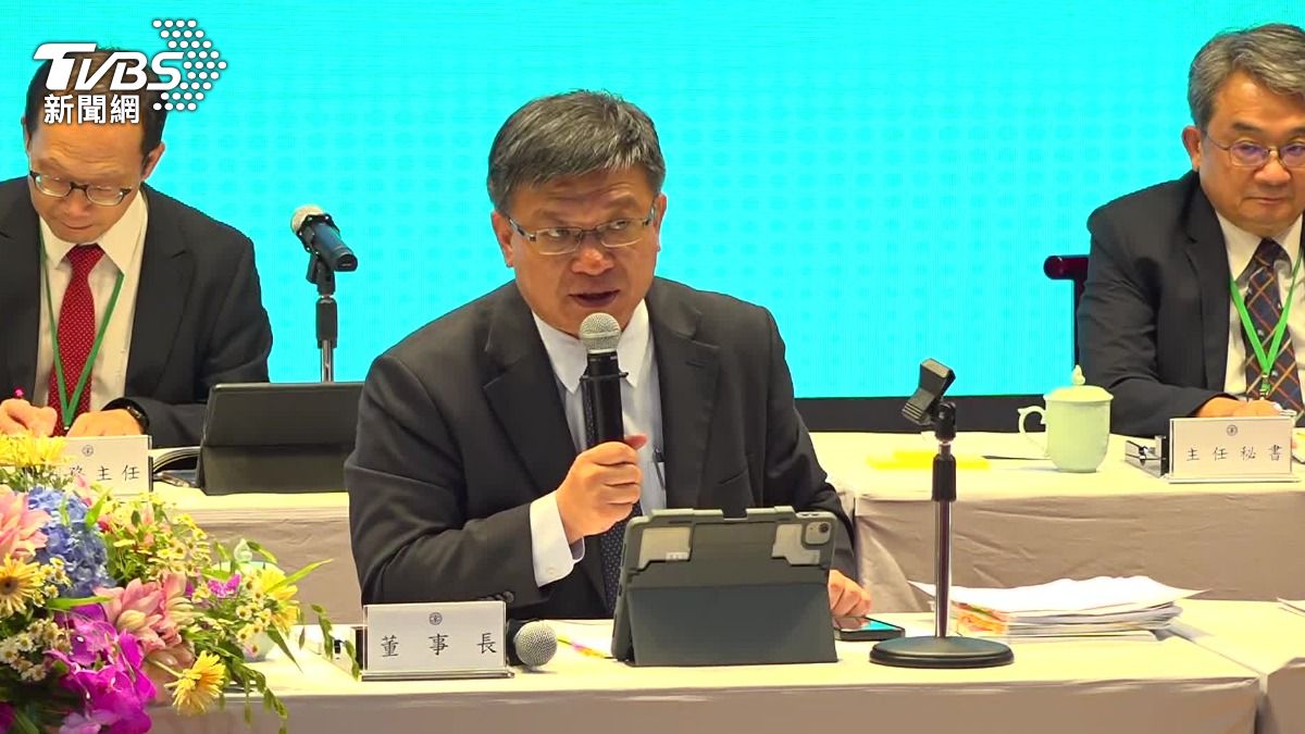 台電董事長曾文生被問到是否要帶黃仁勳去參觀核電廠,點頭答應說主隨客便。(圖/TVBS)