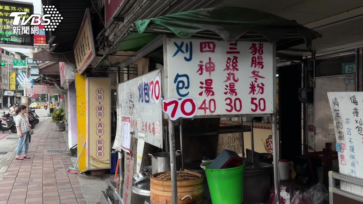 三重排隊名店「無名刈包」近期被發現漲價。(圖/TVBS)
