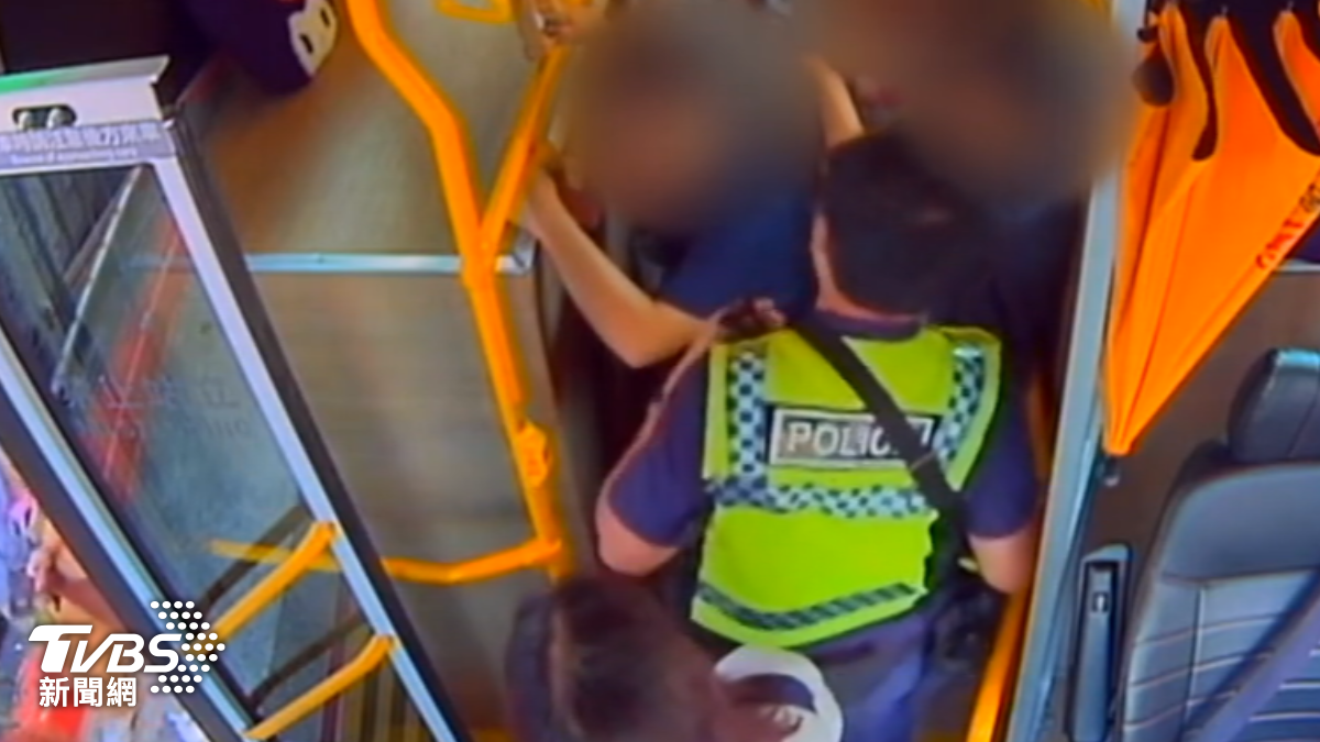 男子上公車性騷擾遭警逮捕。（圖／TVBS）