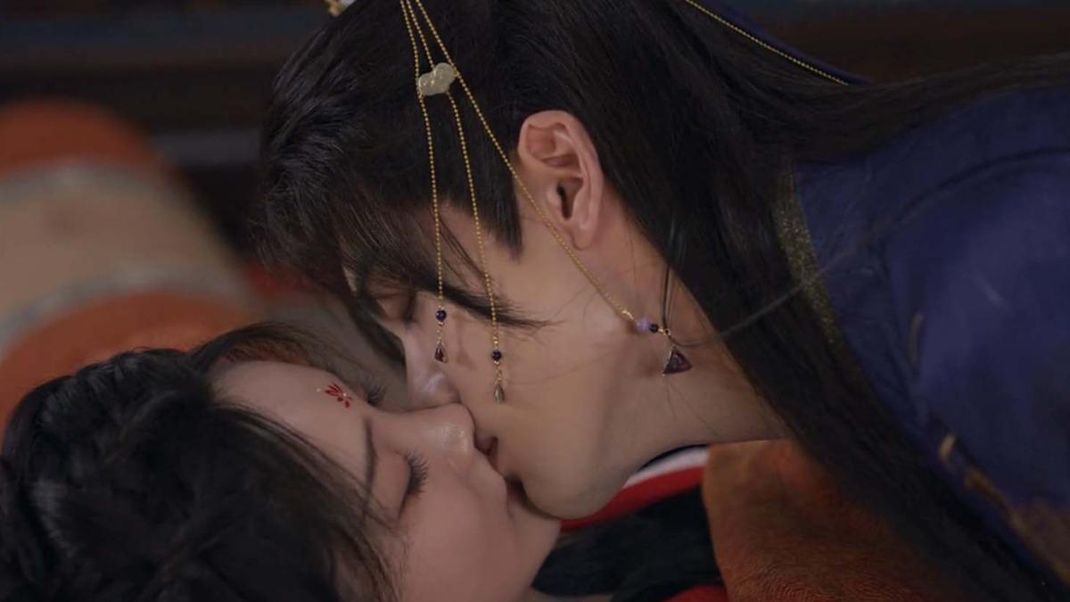 《雲秀行》餵藥吻太甜!李一桐陷三角戀 曾舜晞「花式吃醋」宣示主權