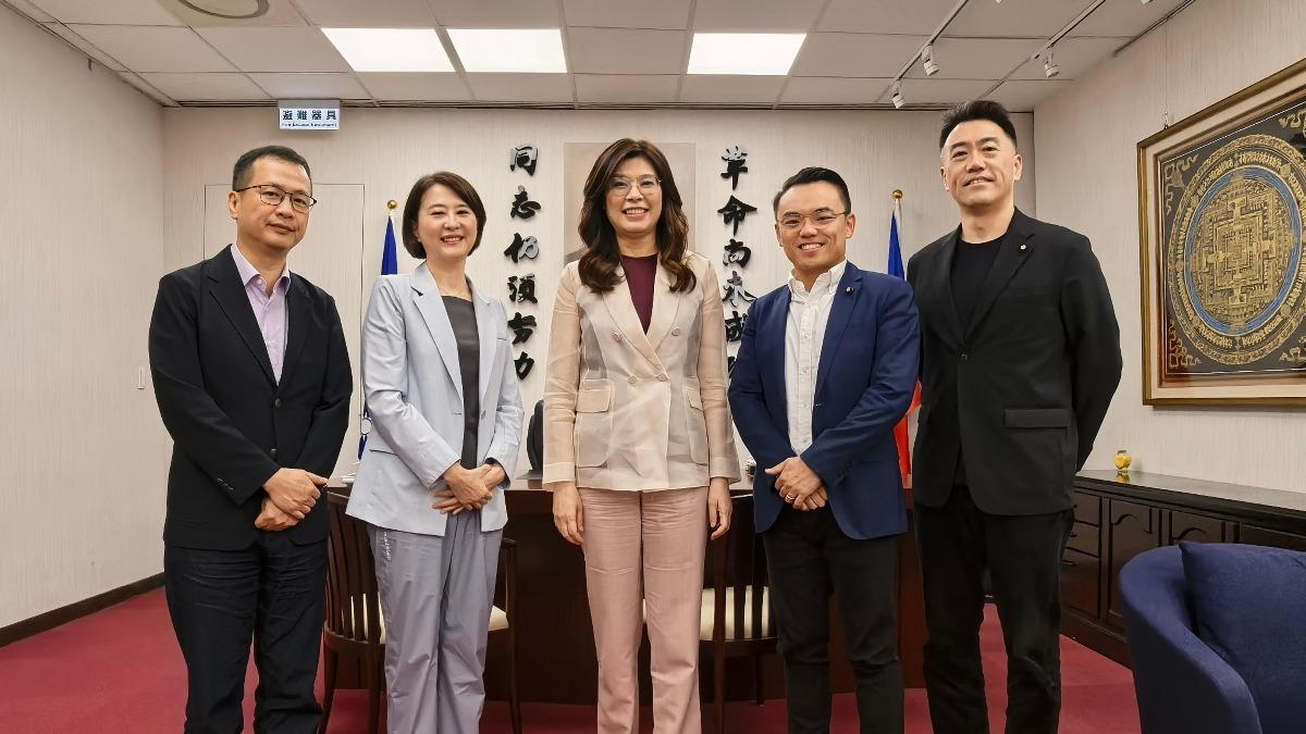 鞭刑公投急轉彎!鄭麗文才稱非優先「又改口支持」 下週拚排入議程