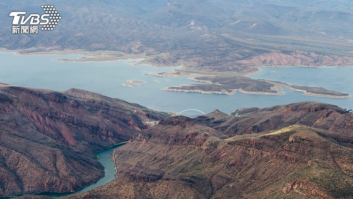 鹽河(Salt river)的支流。(圖/黃貞怡攝)
