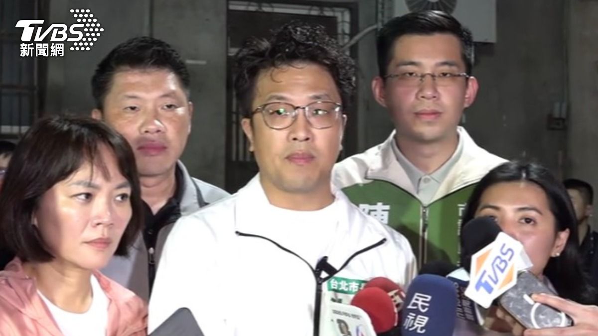 沈伯洋質疑北市府治水成效,認為民眾想知道的是淹水發生的真正原因。(圖/TVBS)