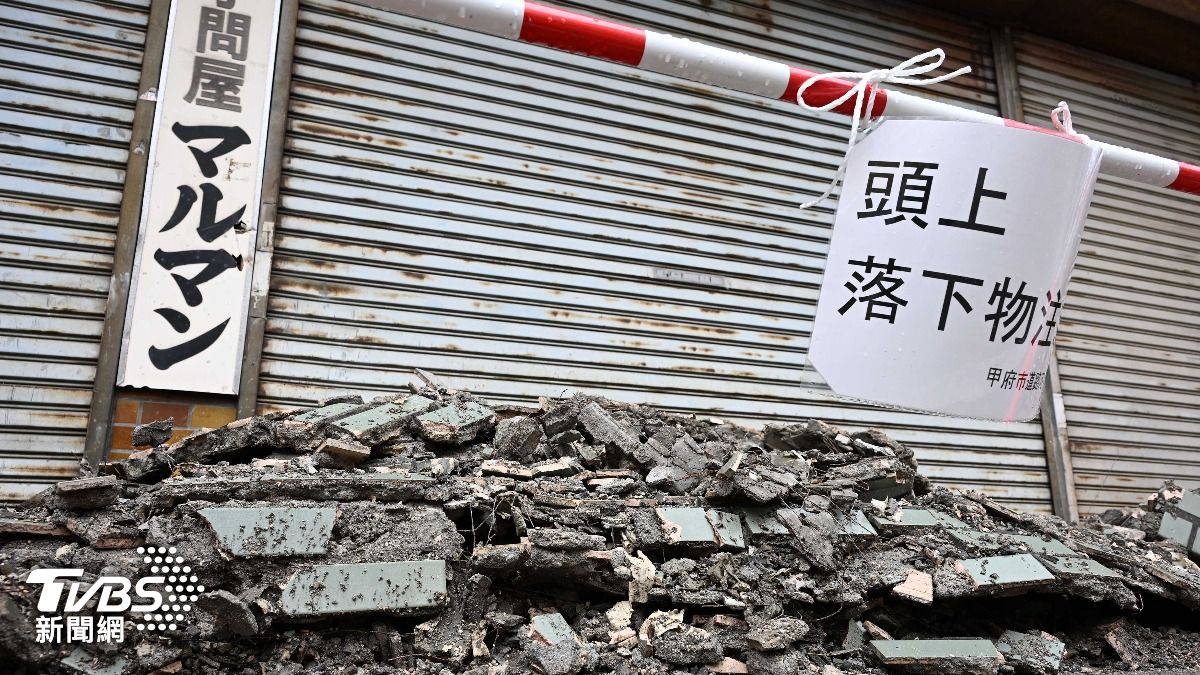 甲府市傳出零星建築損毀的災情。　（圖／達志影像美聯社）