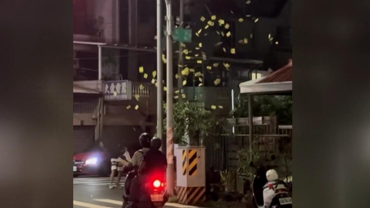 台南一名男子頻繁在網路上傳疑似虐貓的影像,引發愛貓人士強烈不滿,更有人直接前往男子住處撒冥紙。(圖/翻攝Threads_momochen)
