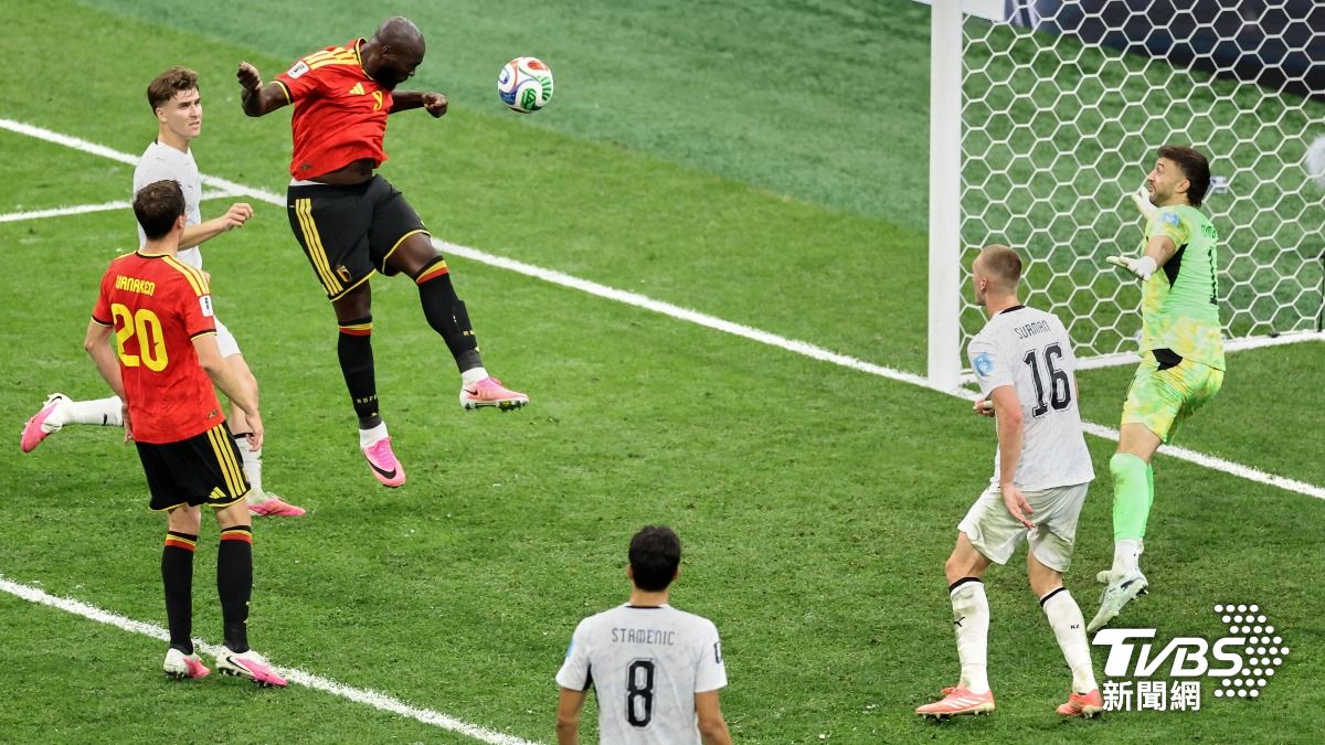盧卡古（Romelu Lukaku）心領神會，精準將球送入網，幫助比利時以4 比1鎖定勝局勢。(圖／達志影像美聯社)