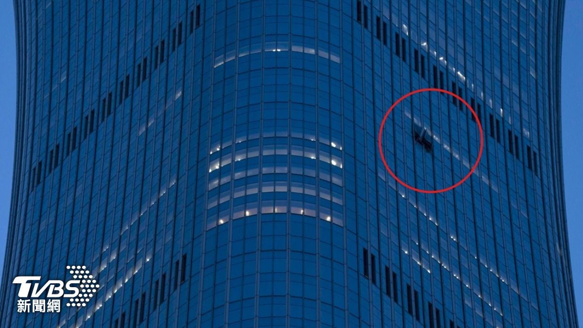 小飛機離奇衝撞北京第一高樓!官方急封鎖刪文 傷亡情況不明