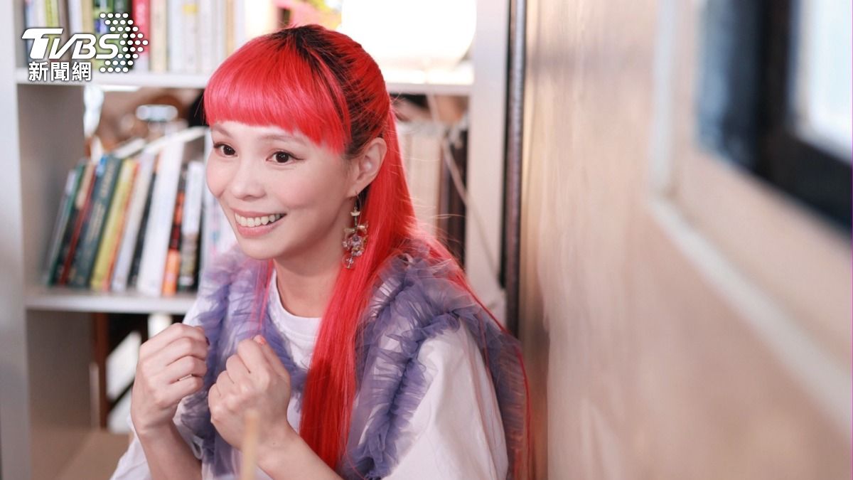 許哲珮分享〈此刻〉的靈感是來自女兒的VR影片。(圖/黃城碩攝)