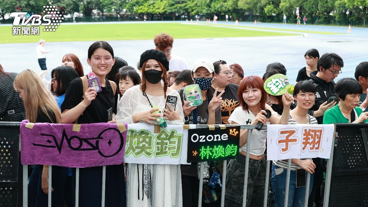 金曲37/紅毯先開戰!「這組」粉絲擠爆等候 竟不是入圍者