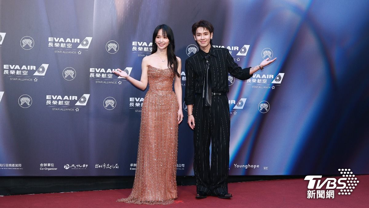 金曲星光紅毯由陳明珠和呂思緯(鼓鼓)主持。(圖/TVBS)