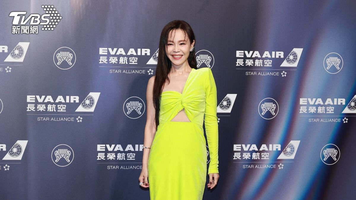 金曲37／彭佳慧全身螢光黃華麗登場！大秀性感小蠻腰　超美直角肩被讚翻