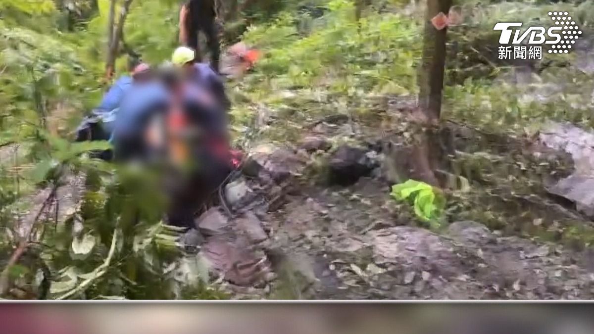 台中蝴蝶谷瀑布落石砸16人登山團!4人OHCA1傷