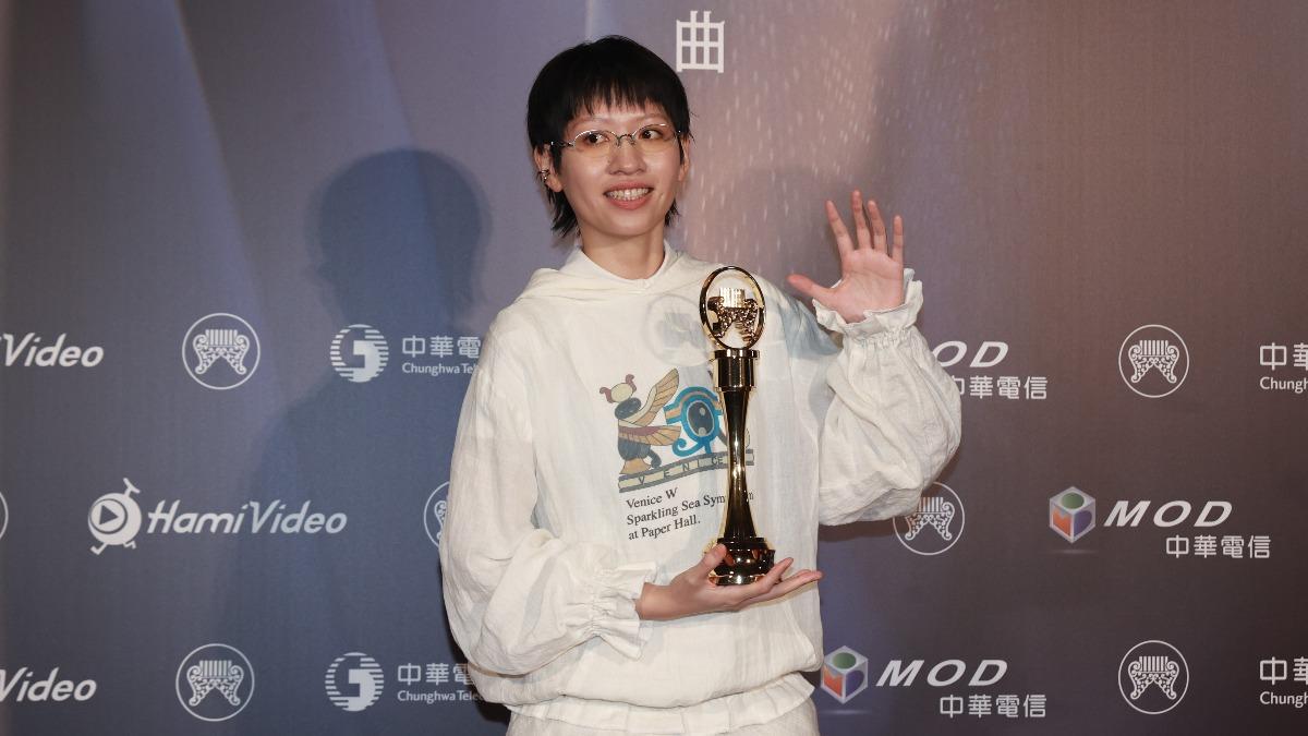 金曲37／最佳新人穿帽T領獎、演出　親自回應曝「真實原因」