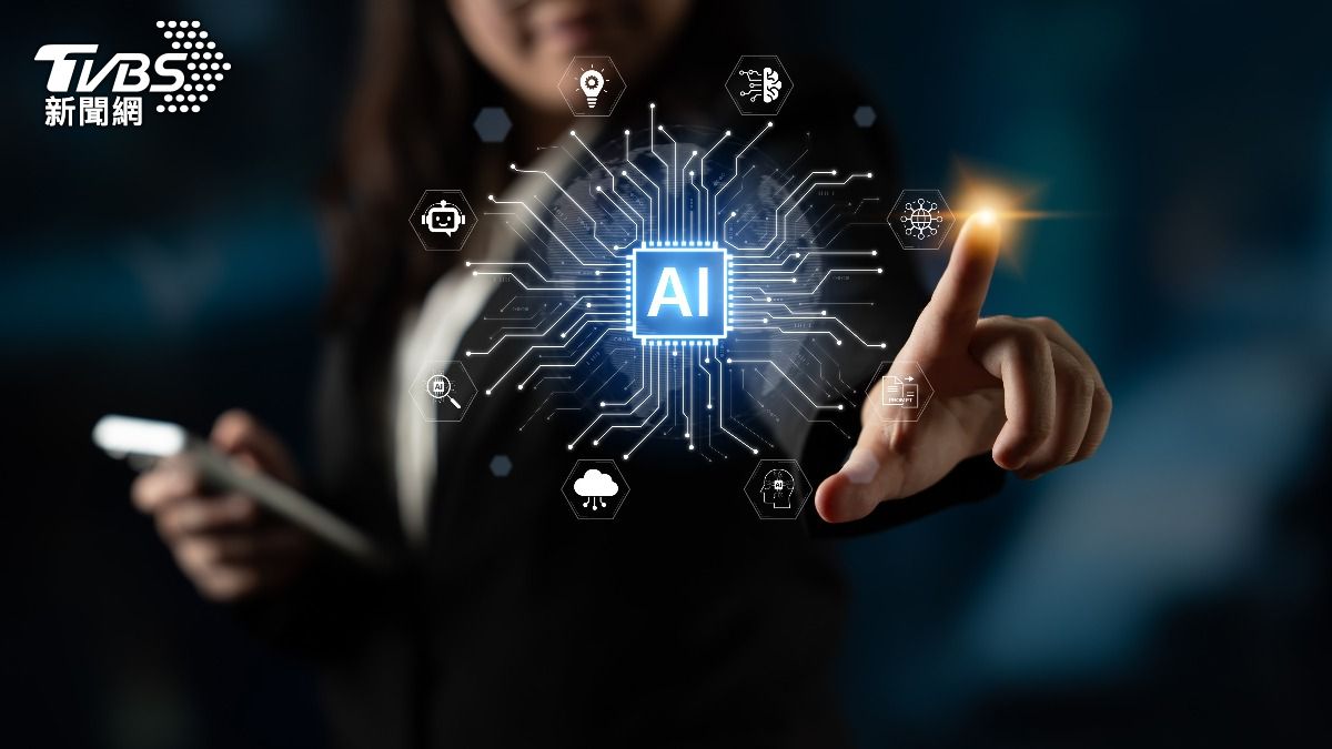人工智慧（AI）時代來臨，不少工作都面臨轉型，有些人擔心自己會被AI取代。（示意圖／達志影像shutterstock）