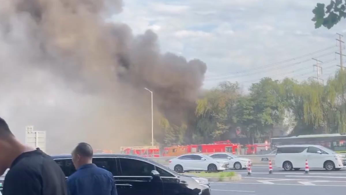 北京又出事!「中國尊」遭飛機撞擊隔天附近又失火 引爆陰謀論