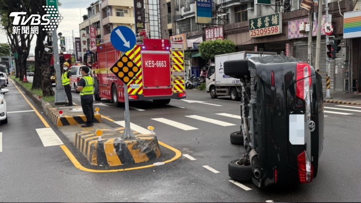 台中市天雨2毒駕下場慘 1自撞翻車、1狂逃自摔