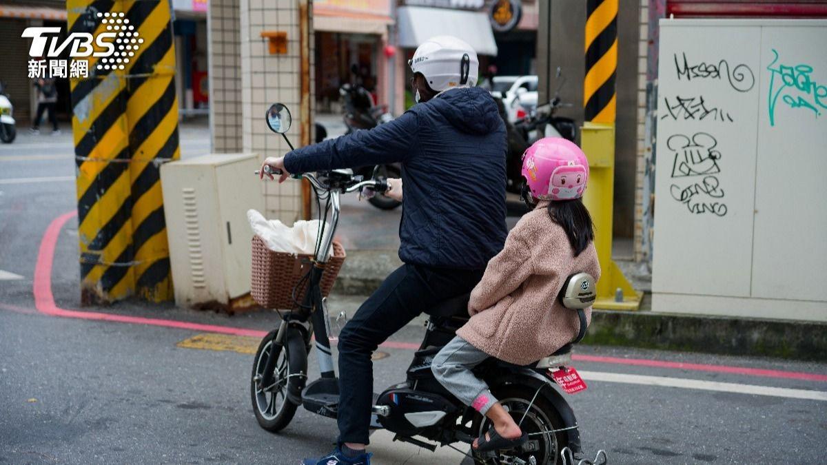 4成台北學童靠家長接送 張景森批「以愛為名的殘害」:養出媽寶