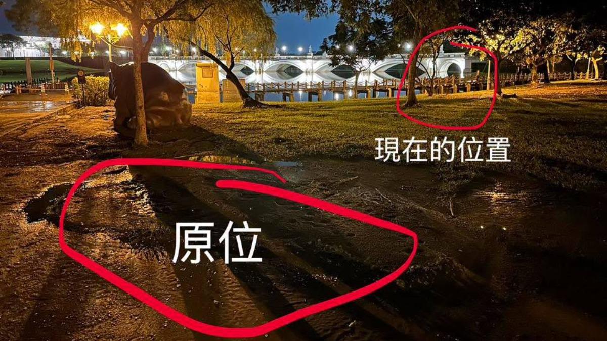 奇美博物館河馬雕像從陸地跑到水裡。(圖/翻攝自臉書@台南式 Tainan Style)