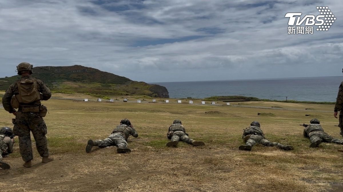 墨西哥陸戰隊步槍兵參與夏威夷靶場實彈射擊，接受美軍特訓與指導。(圖／TVBS)