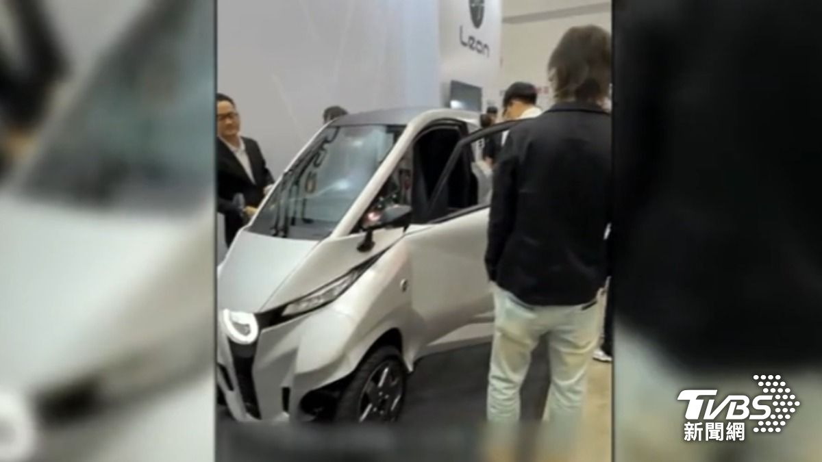 駕艙機車在台中國際新車大展亮相，車迷團團圍住、搶著試乘。（圖／TVBS）