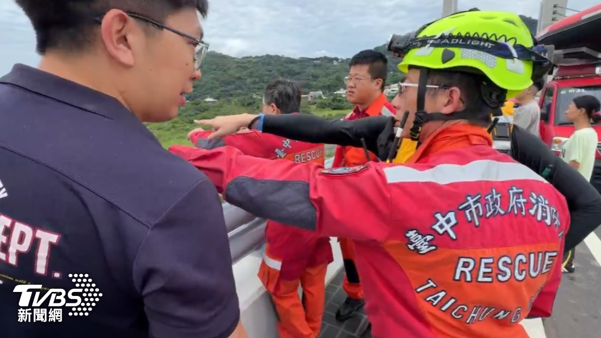 台中市消防局搜救中。(圖/TVBS)